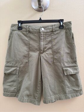 Preloved Women's Cargo Shorts in Military Green Size Small